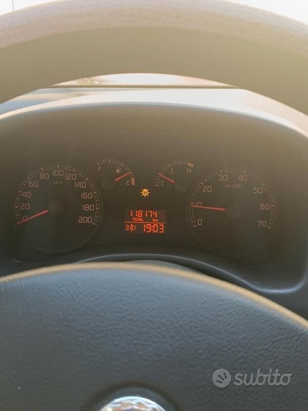 Usata Fiat Punto 60 CV (44 kW) 2004 Blu Utilitaria