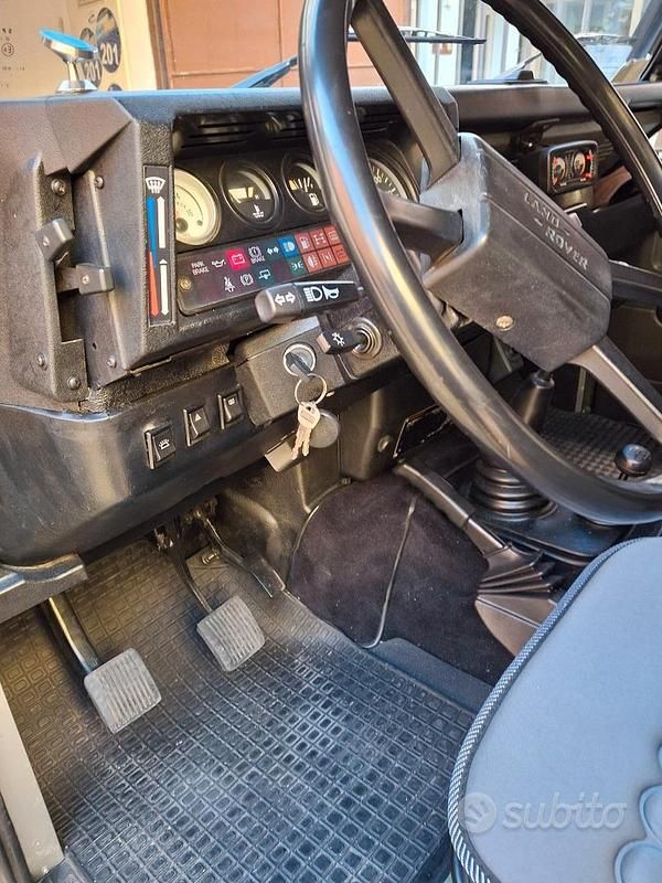 Usata Land Rover Defender 86 CV (63 kW) 1989 SUV