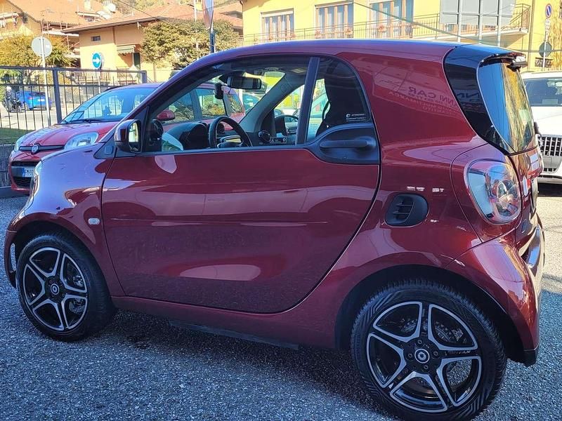 Usata Smart ForTwo Coupé 41 kW (56 CV) 2021 Rosso Utilitaria