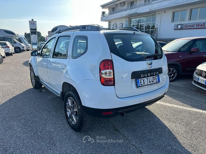 Usata Dacia Duster Lauréate 105 CV (77 kW) 2014 Bianco SUV