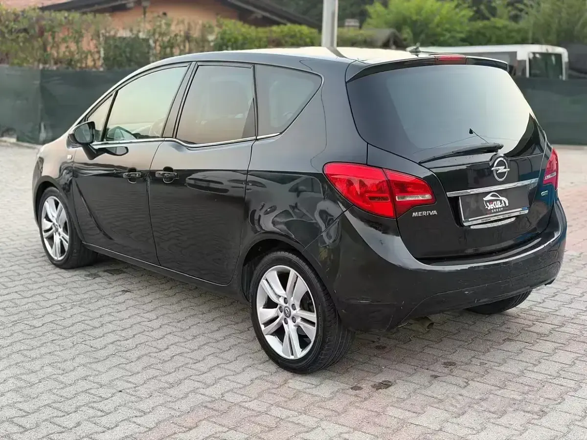 Usata Opel Meriva Design Edition 110 CV (80 kW) 2015 Nero Monovolume