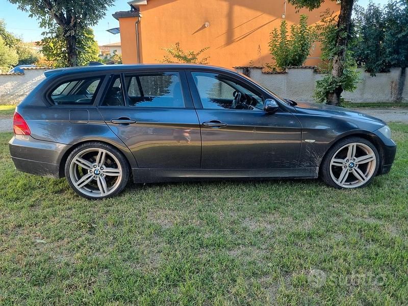 Grigio Usata 2007 BMW 320 Station wagon | 2500 € (Super prezzo) - Immagine 1/4
