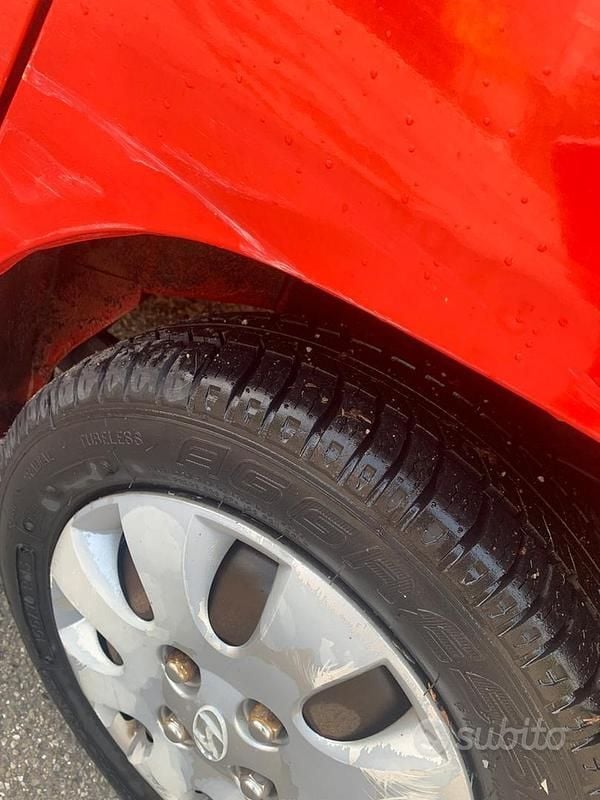 Usata Hyundai Atos Comfort 58 CV (42 kW) 2001 Rosso Utilitaria