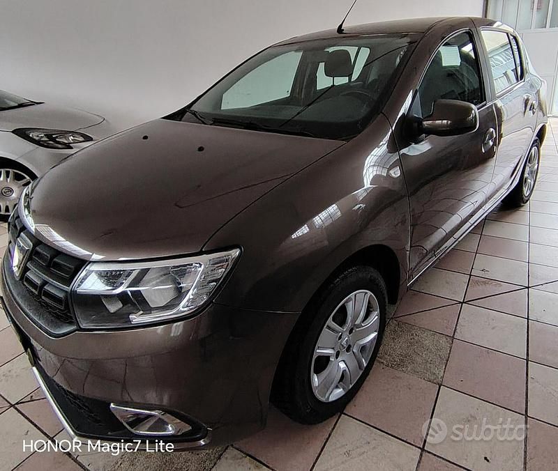 Usata Dacia Sandero Comfort 75 CV (55 kW) 2019 Marrone Berlina