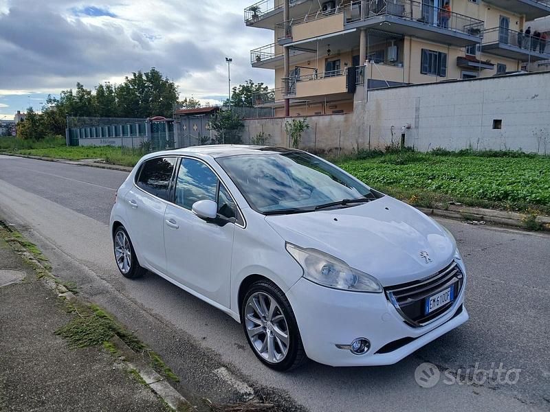 Usata Peugeot 208 Allure 115 CV (84 kW) 2012 Bianco Utilitaria