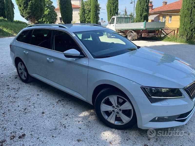 Usata Skoda Superb Ambition 125 CV (91 kW) 2018 Bianco / pastello Berlina