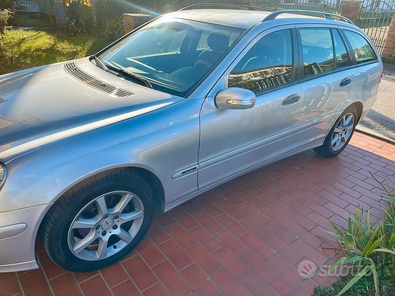 Usata Mercedes C200 Classic 122 CV (89 kW) 2005 Grigio Station wagon