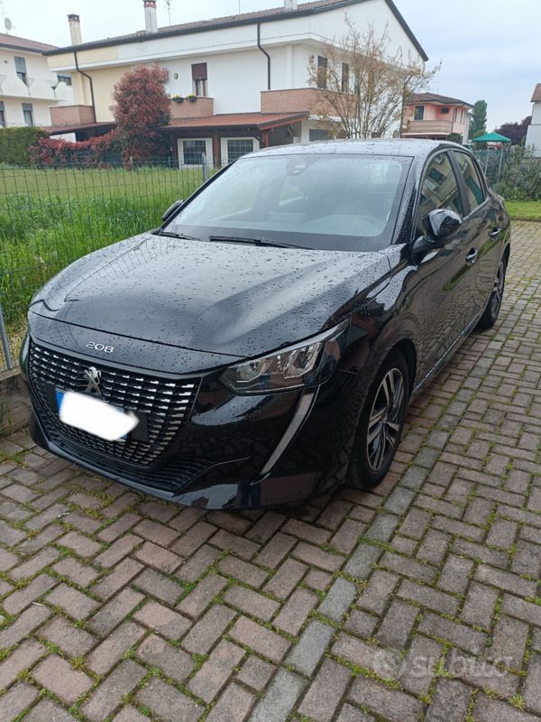 Usata Peugeot 208 75 CV (55 kW) 2023 Nero Utilitaria