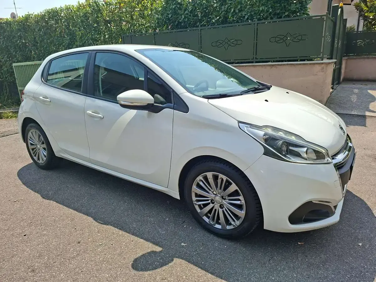 Usata Peugeot 208 82 CV (60 kW) 2017 Bianco Utilitaria
