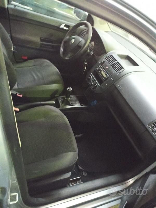 Usata VW Polo Comfortline 80 CV (58 kW) 2008 Argento Berlina