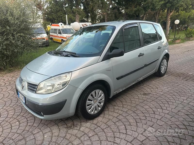 Usata Renault Scénic Authentique 82 CV (60 kW) 2003 Argento Monovolume
