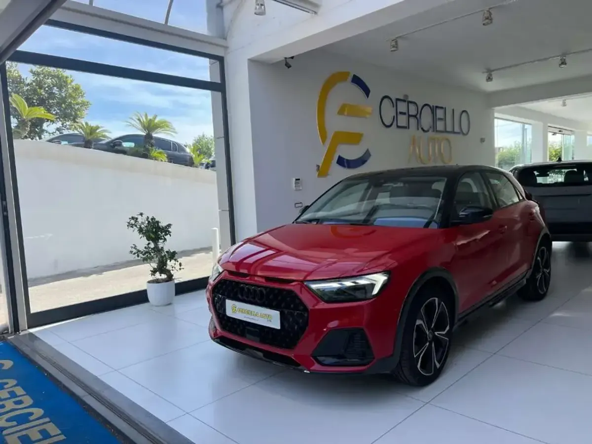 Usata Audi A1 116 CV (85 kW) 2024 Rosso/nero metallizzato SUV