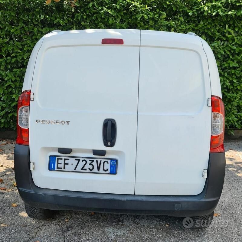 Usata Peugeot Bipper 75 CV (55 kW) 2010 Bianco Monovolume