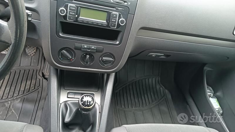 Usata VW Golf V 2005 Blu Utilitaria