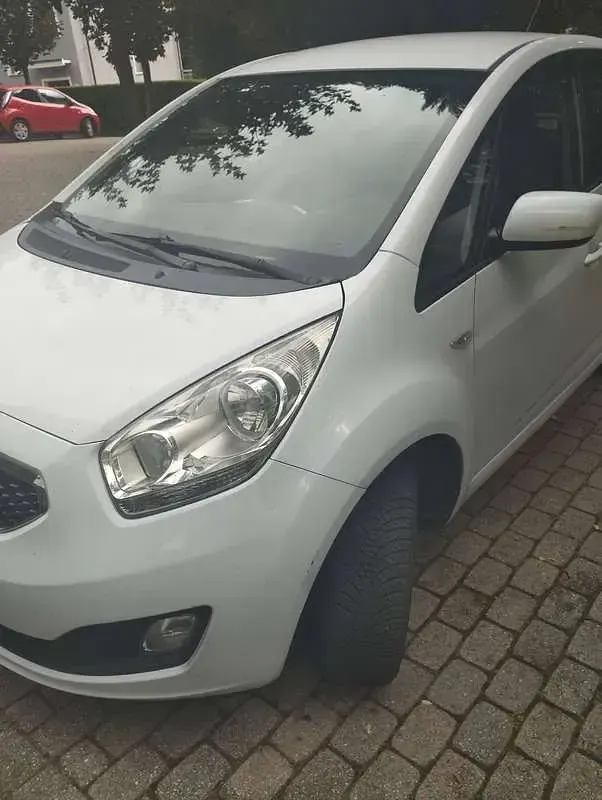 Usata Kia Venga Active 90 CV (66 kW) 2012 Bianco Utilitaria