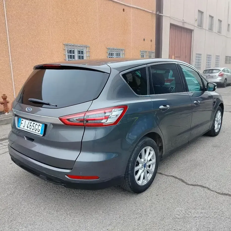 Usata Ford S-MAX Business Edition 150 CV (110 kW) 2017 Grigio Monovolume