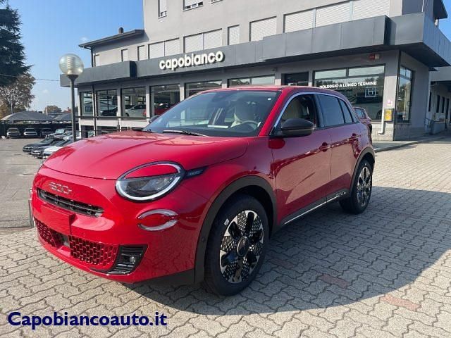Rosso Nuova 2025 Fiat 600 La Prima SUV | 25.790 € - Immagine 1/4