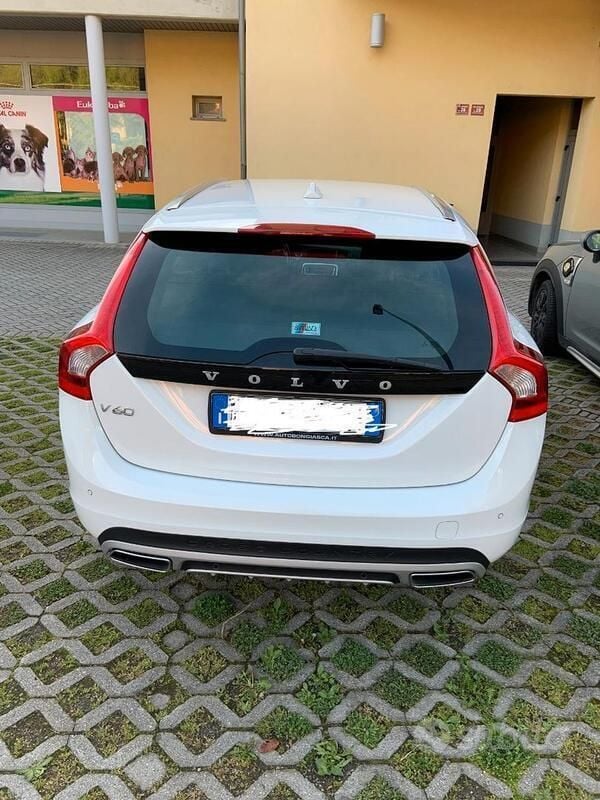 Usata Volvo V60 CC 150 CV (110 kW) 2017 Bianco Station wagon