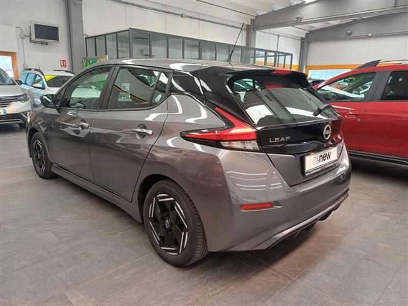 Usata Nissan Leaf Acenta 110 kW (150 CV) 2023 Grigio scuro Utilitaria