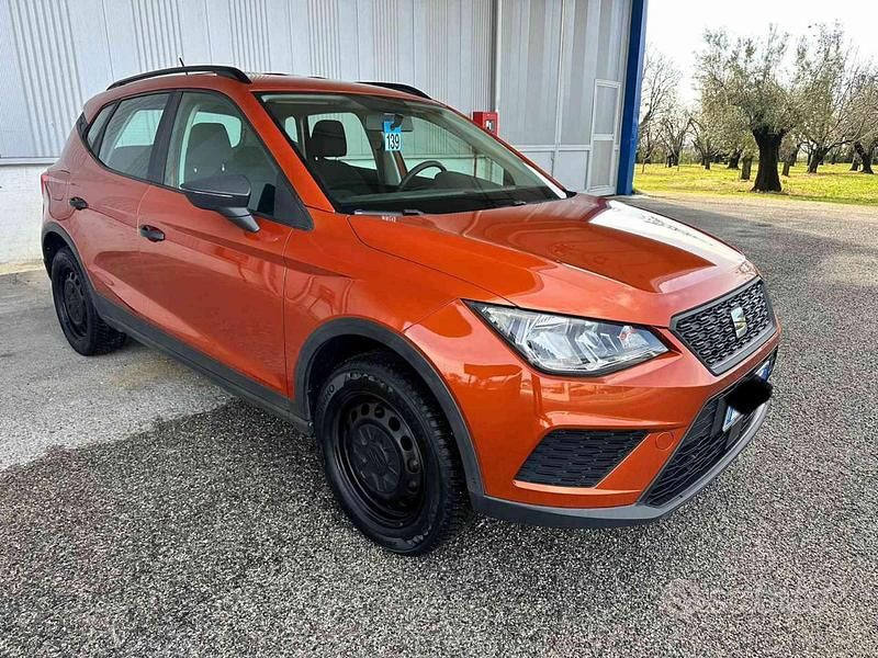 Arancione Usata 2018 Seat Arona Reference SUV | 9500 € (Buon prezzo) - Immagine 1/4