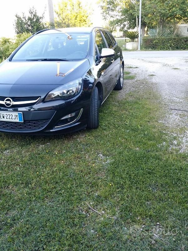 Usata Opel Astra 110 CV (80 kW) 2014 Nero Station wagon