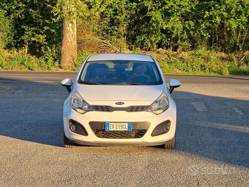 Usata Kia Rio Active 75 CV (55 kW) 2014 Bianco Berlina