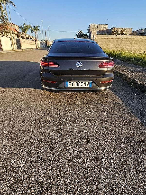 Usata VW Arteon 190 CV (139 kW) 2019 Grigio Utilitaria