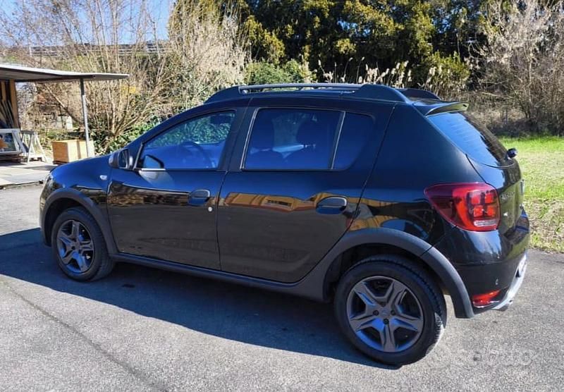 Usata Dacia Sandero 90 CV (66 kW) 2017 Nero Utilitaria