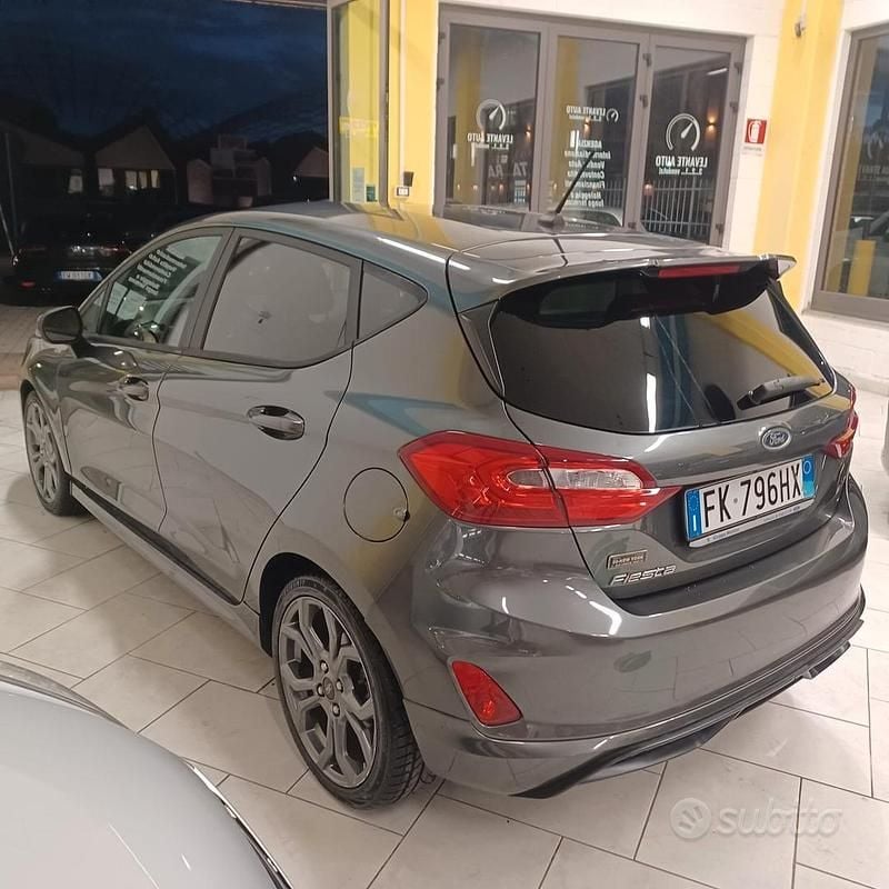 Usata Ford Fiesta ST-Line 120 CV (88 kW) 2018 Grigio Utilitaria