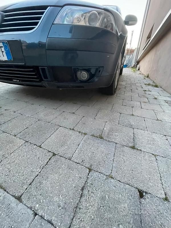 Usata VW Passat Highline 131 CV (96 kW) 2005 Blu Station wagon