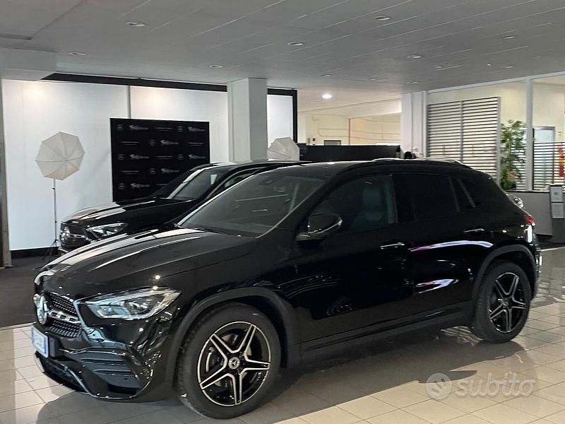 Nero Usata 2022 Mercedes GLA200 SUV | 39.000 € (Buon prezzo) - Immagine 1/4