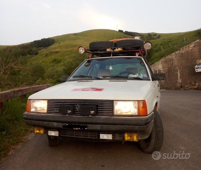 Usata Renault R9 48 CV (35 kW) 1985 Bianco Berlina