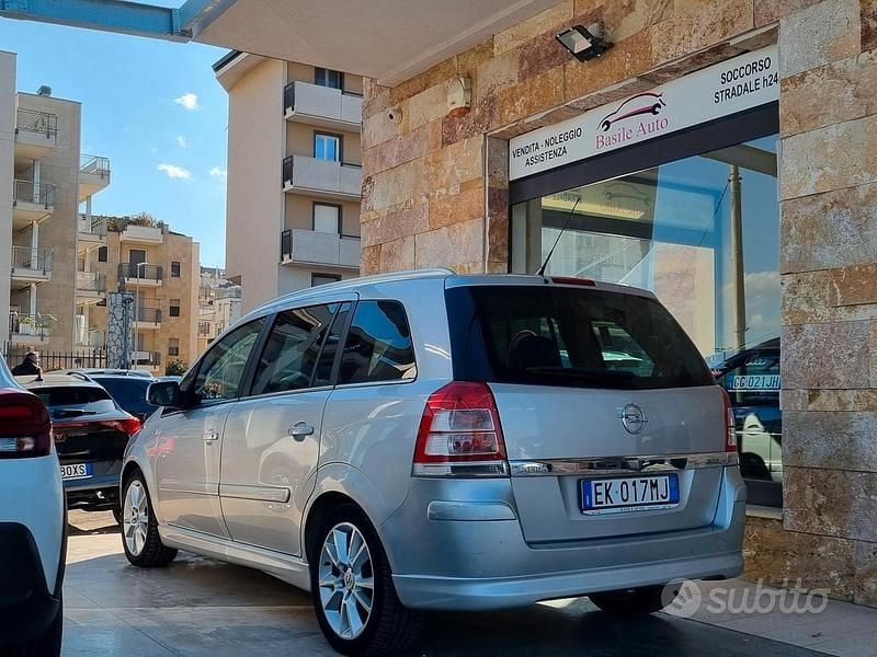 Usata Opel Zafira Tourer 130 CV (95 kW) 2011 Grigio Monovolume