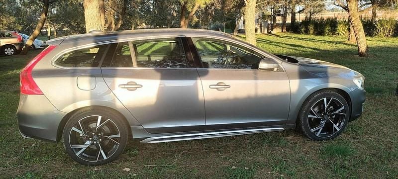 Usata Volvo V60 Momentum 190 CV (139 kW) 2016 Station wagon