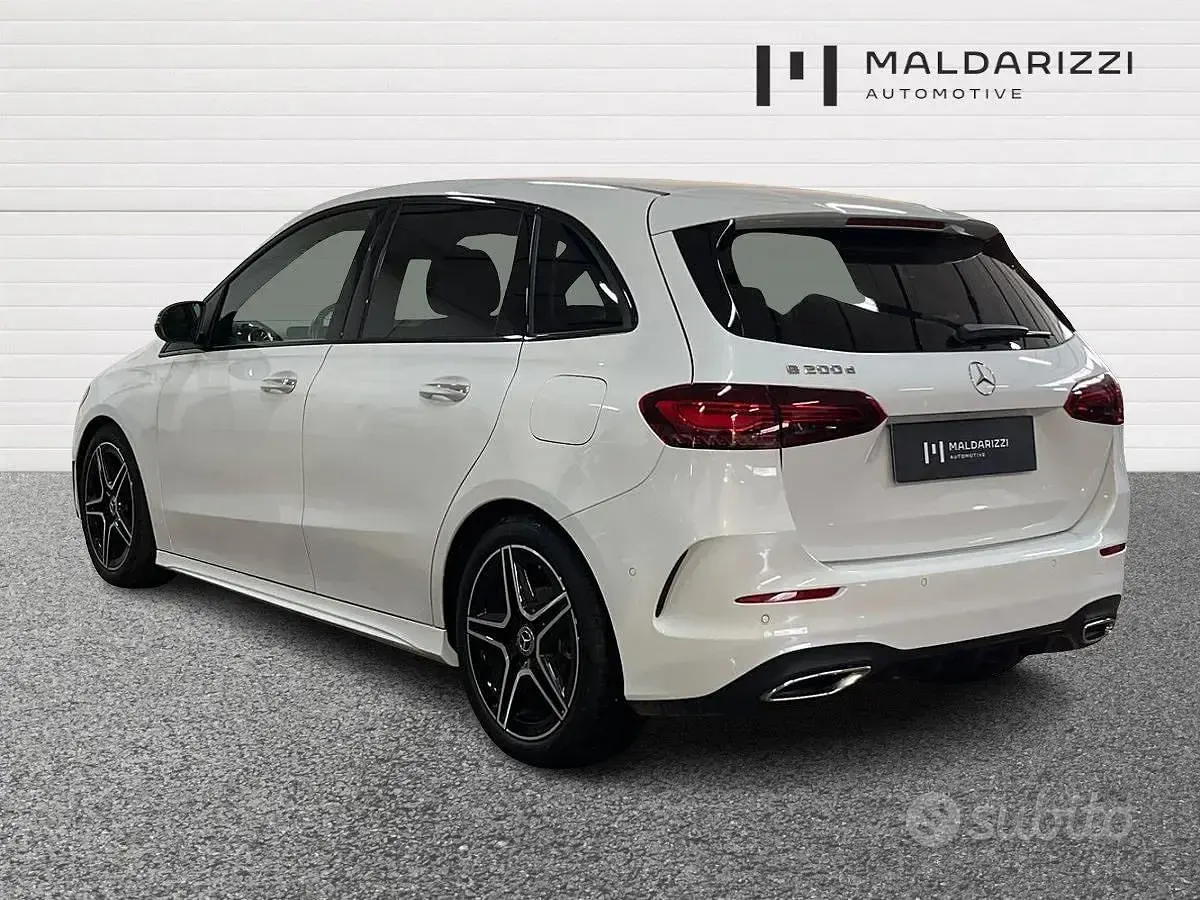 Käytetty Mercedes B200 Advanced Plus 150 HP (110 kW) 2023 Valkoinen Tila-auto
