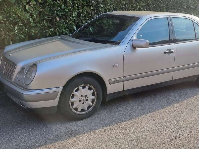 Usato 1998 Mercedes E200 2.0 Benzin 136 CV (1.700 €)