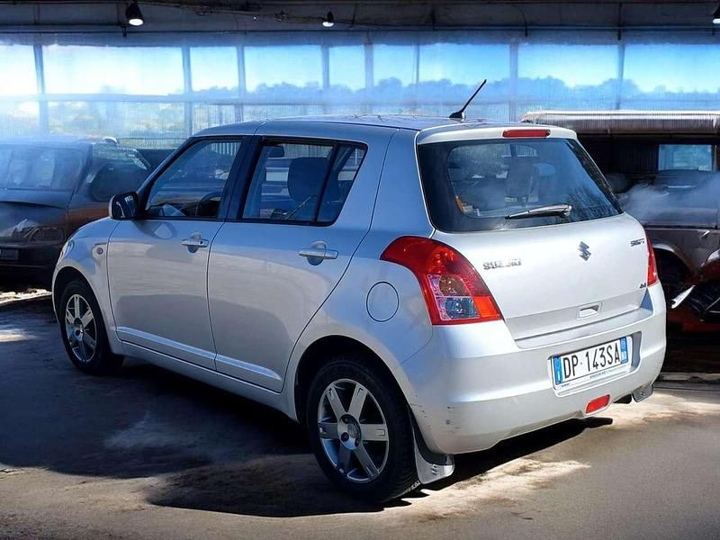 Usata Suzuki Swift GL 91 CV (66 kW) 2009 Argento Utilitaria
