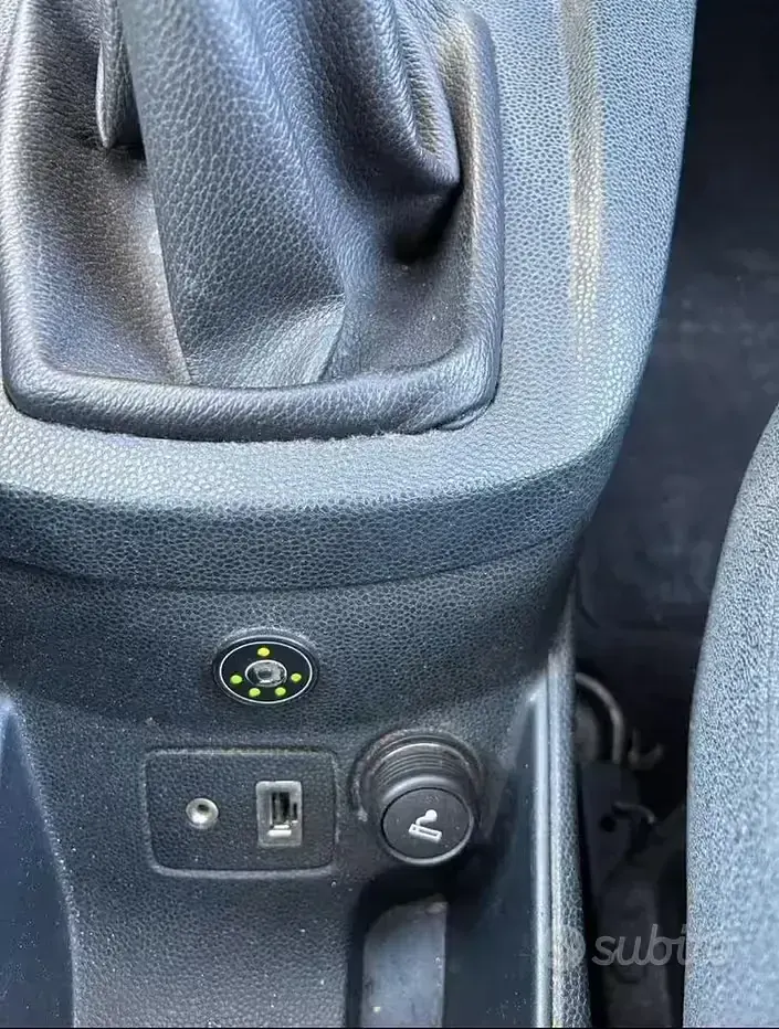 Usata Ford Fiesta 97 CV (71 kW) 2010 Nero Berlina