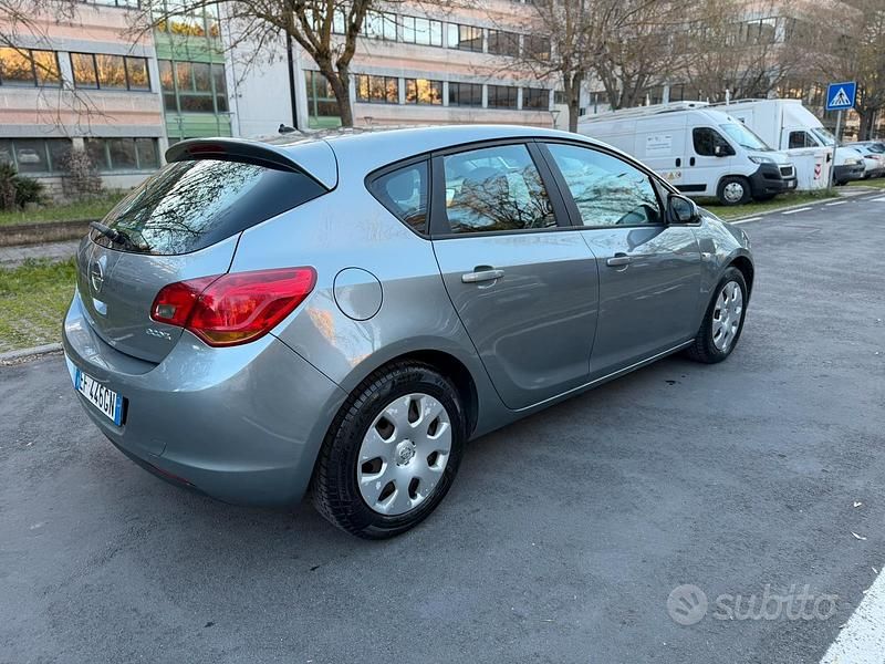 Occasion Opel Astra 95 ch (69 kW) 2010 Gris Berline