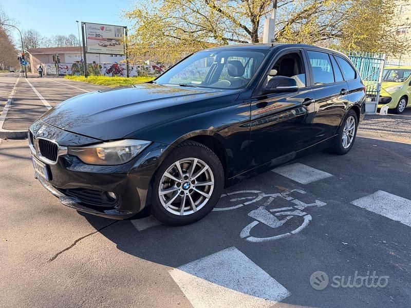 Usata BMW 318 Luxury Line 143 CV (105 kW) 2013 Nero Station wagon