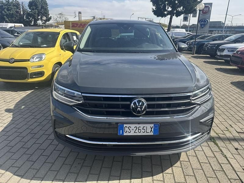 Gebraucht VW Tiguan Life 150 PS (110 kW) 2023 Grau SUV