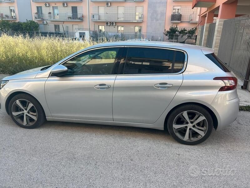 Usata 2014 Peugeot 308 Tre volumi | 8800 € (Molto cara) - Immagine 1/4