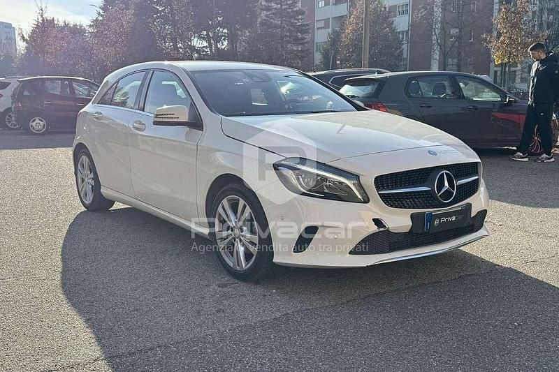 Usata Mercedes A180 Premium 109 CV (80 kW) 2017 Bianco Utilitaria