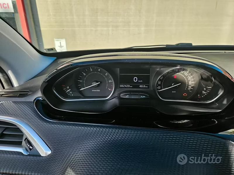 Usata Peugeot 208 82 CV (60 kW) 2016 Grigio Utilitaria