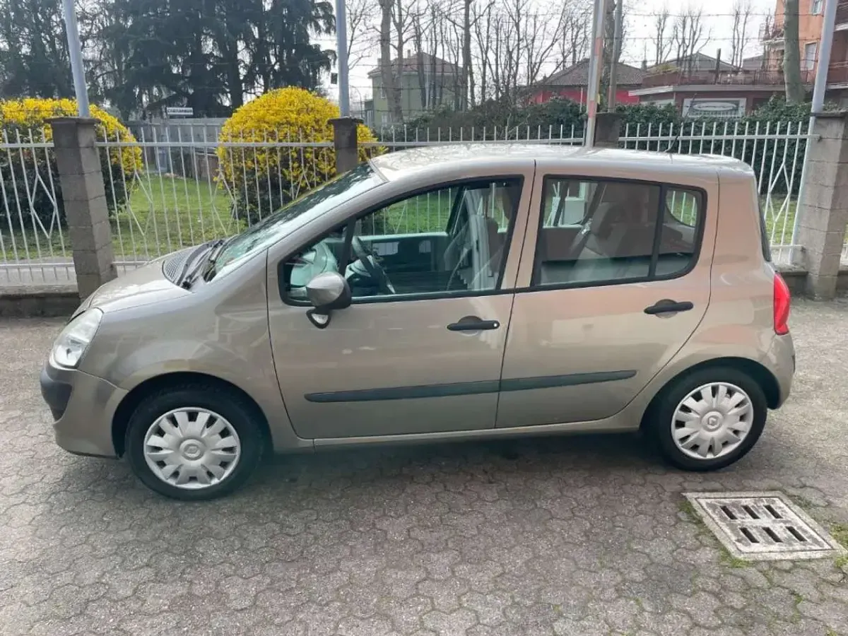 Usata Renault Modus Dynamique 101 CV (74 kW) 2010 Grigio Monovolume