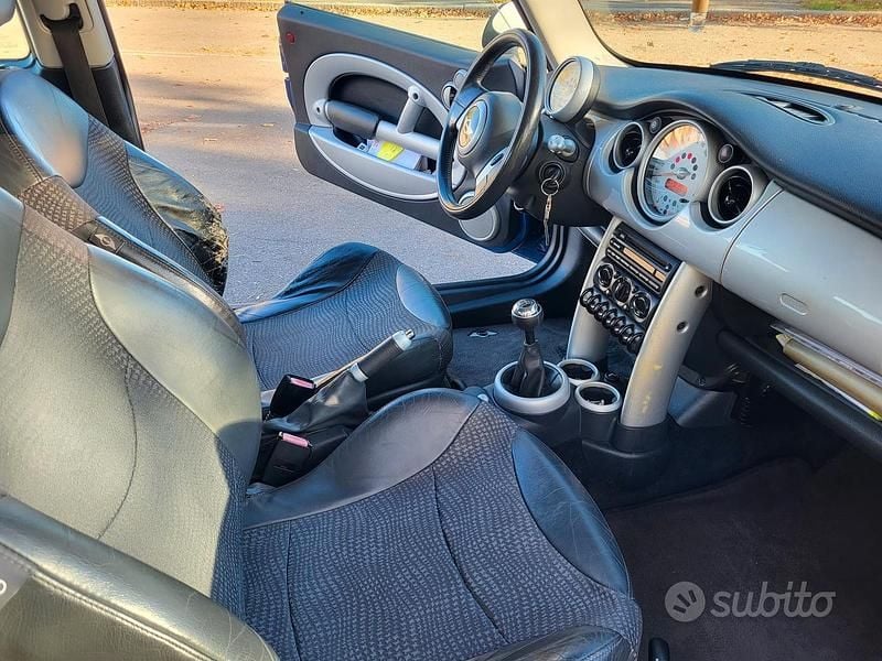 Usata Mini Cooper 116 CV (85 kW) 2002 Blu Utilitaria