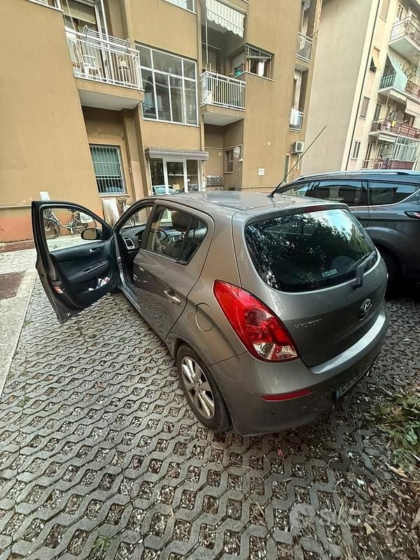 Usata Hyundai i20 85 CV (62 kW) 2013 Grigio Utilitaria