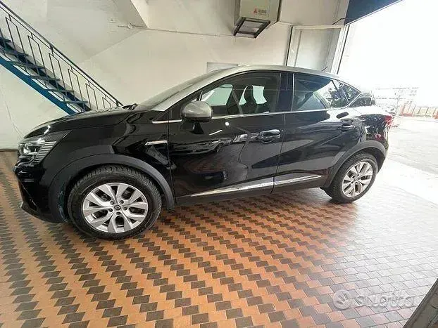 Usata Renault Captur 116 CV (85 kW) 2020 Nero SUV