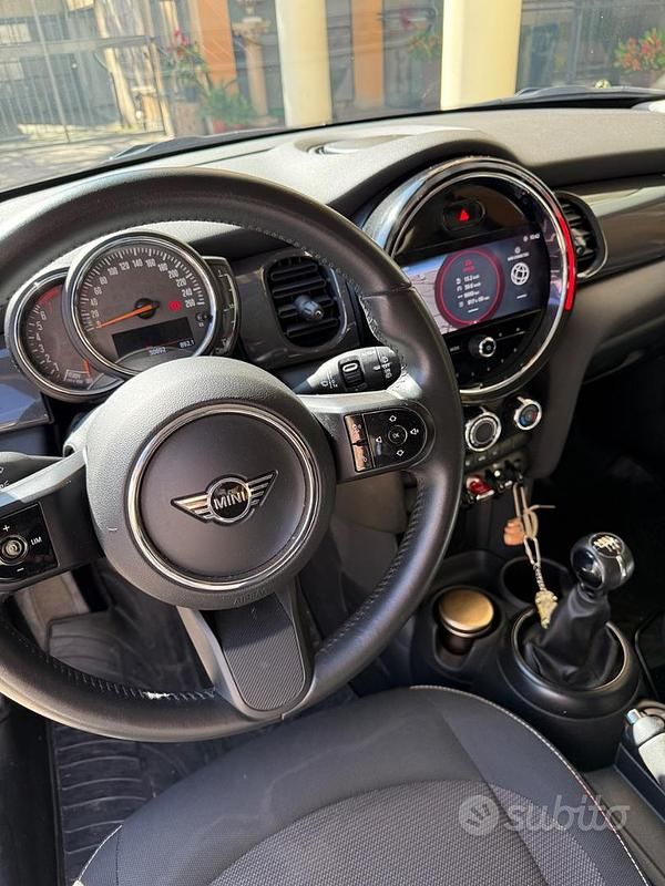 Usata Mini ONE 75 CV (55 kW) 2020 Grigio Utilitaria