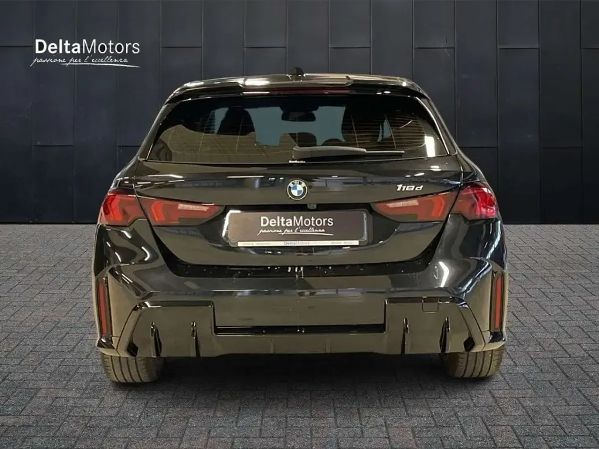 Usata BMW 118 M Sport 150 CV (110 kW) 2025 Nero metallizzato Utilitaria